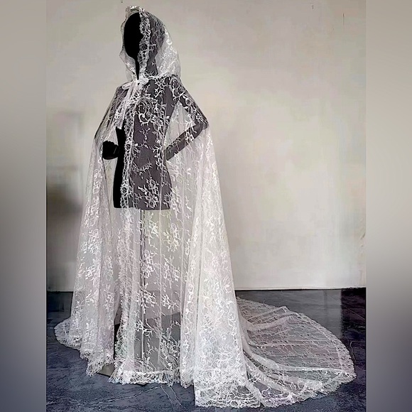 🆕 LACE CLOAK in Floral Lace IVORY - Picture 1 of 4